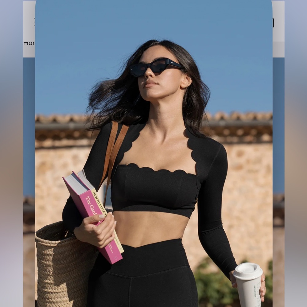 WISKII SCALLOP CROPPED LONG SLEEVE TOP - Black